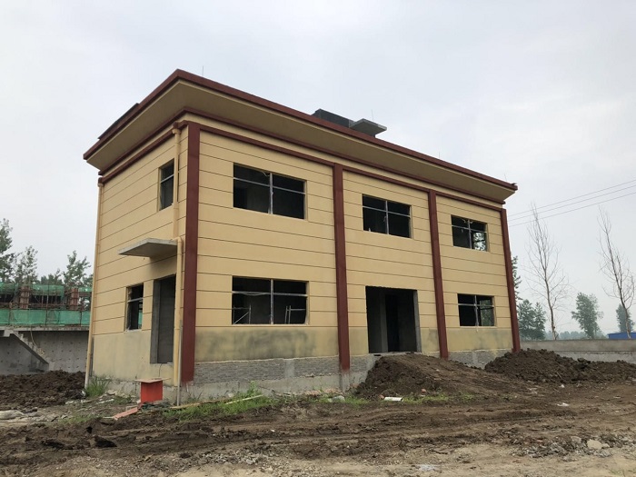 于集鎮(zhèn)污水處理廠綜合辦公樓主體完成施工.jpg