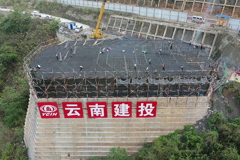 1鋼筋綁扎及預(yù)埋件布設(shè).jpg